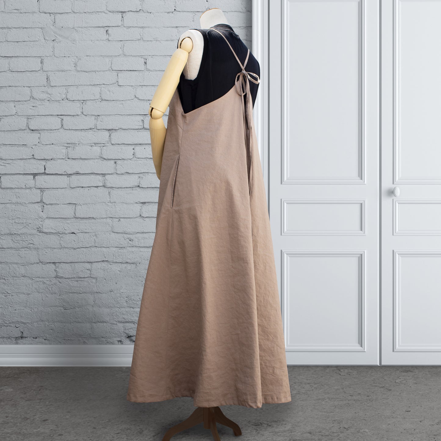 亞麻 A 字細肩帶洋裝（彈性亞麻）