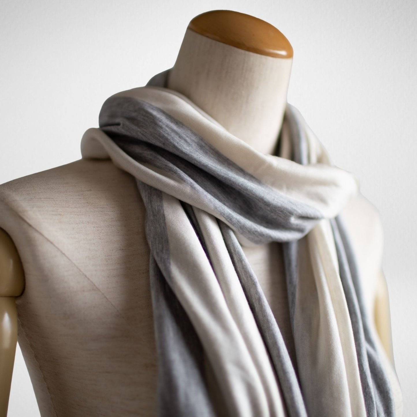 Sleeve Stole Cream &amp; Grey Stripes Soft &amp; Soft 材料肩帶袖斗篷 SS01