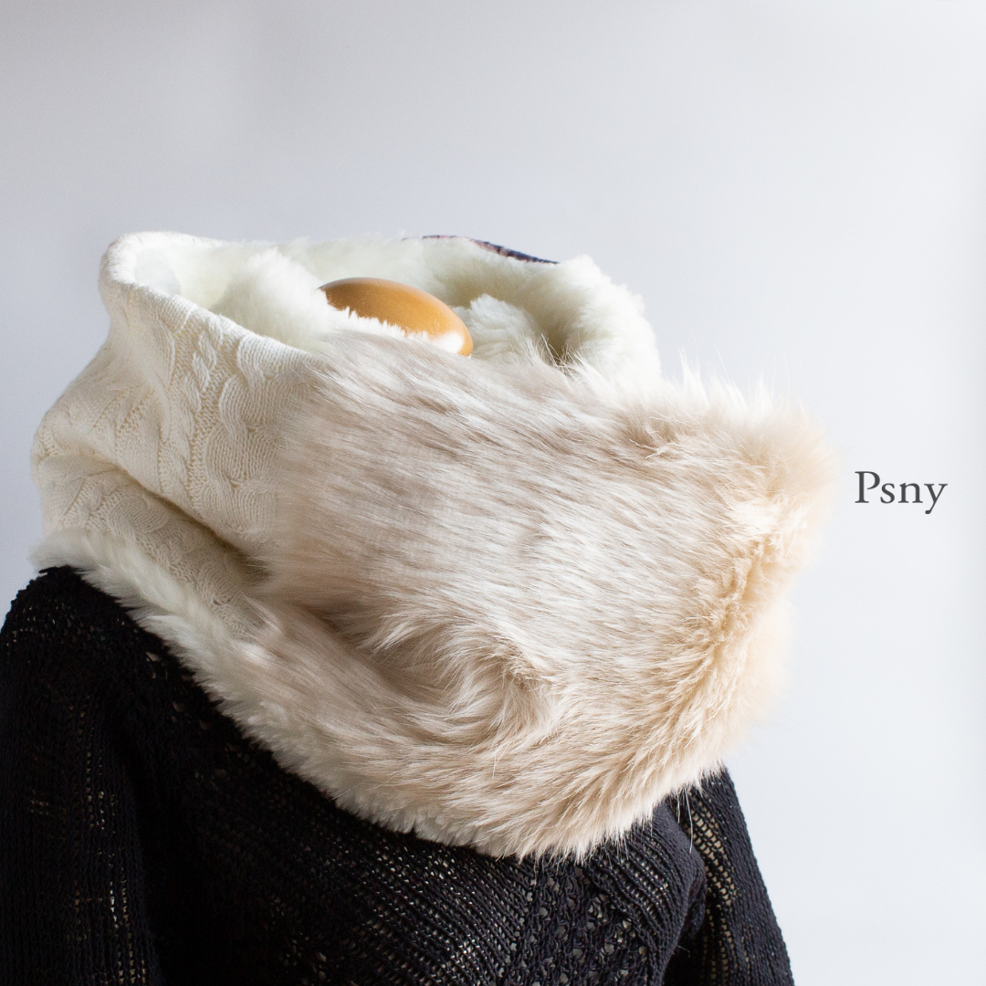 PSNY White Eco Fur &amp; White Aran Pattern Knit and Check Snood Faux Fur Adult Coord SD18